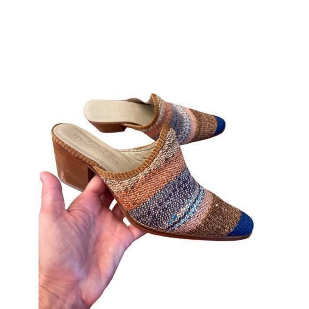 New England Loom mules size 40.5